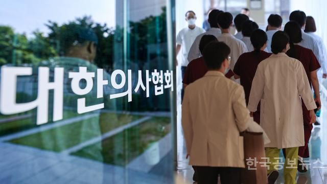 올특위 3차 회의 개최 "전공의·의대생 없인 의정대화 없어"…참여 촉구 기사 사진