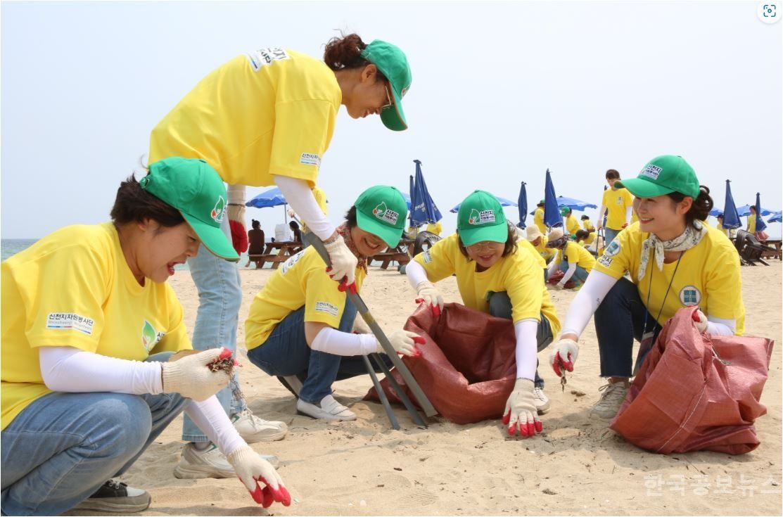 해양쓰레기야 물러가라!…민·관 협력으로 동해 환경정화 기사 사진