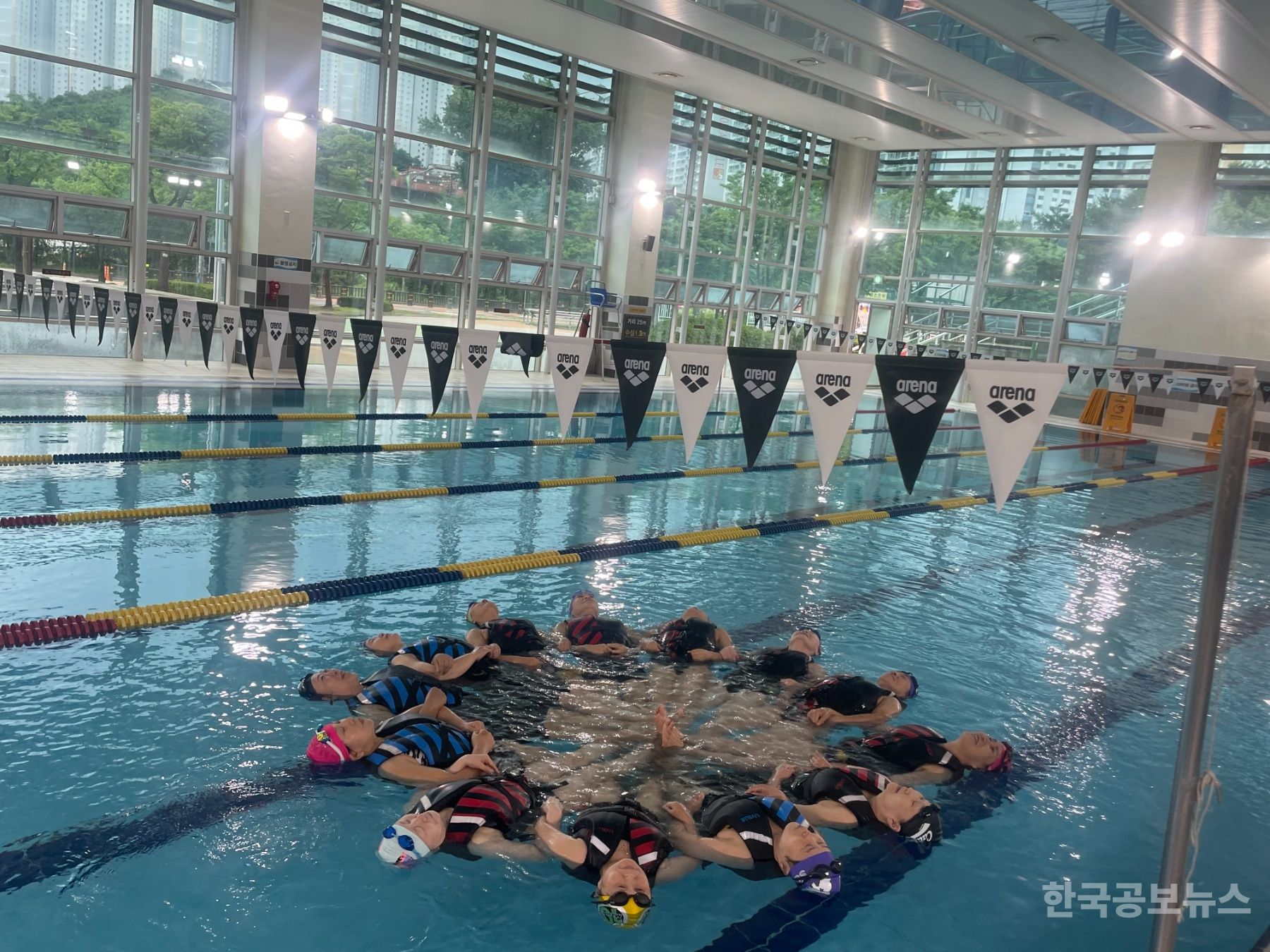 용인특례시,‘시민 생존수영’교육에 447명 참여 기사 사진