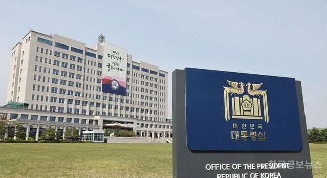 한동훈, '김건희 라인' 8명 실명 언급하며 인적쇄신 건의…尹 대통령 "구체적인 문제 얘기해달라" 기사 사진